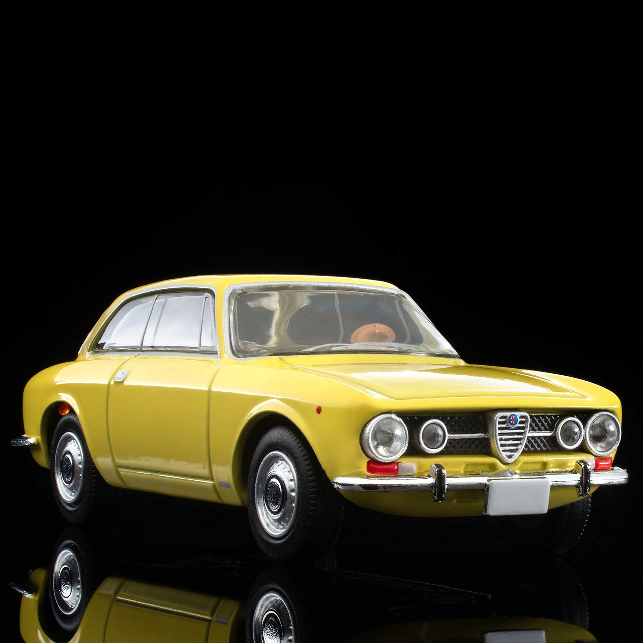 Tomica Limited Vintage - Alfa Romeo 1750GTV Yellow - Scale 1/64 LV-155c