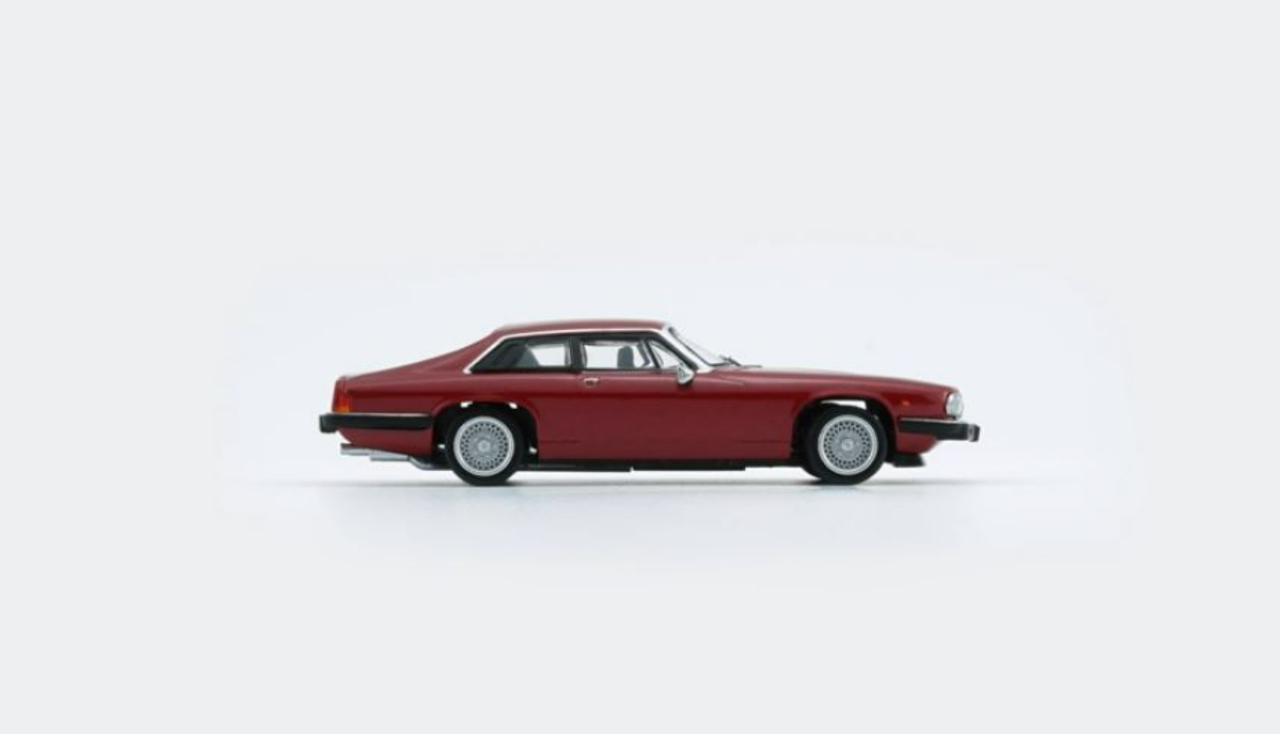 BM Creations - Jaguar XJS 1984 Regency Red RHD - Scale 1/64 64B0315