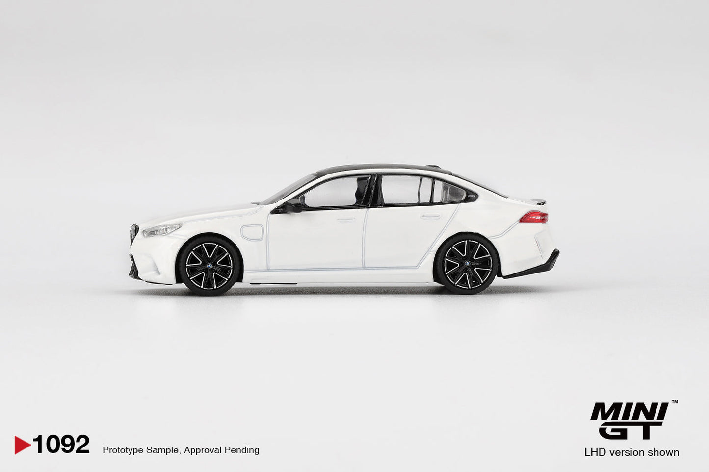 Mini GT - BMW M5 (G90) Blanc Alpine 2025 - Échelle 1/64 MGT01092-L