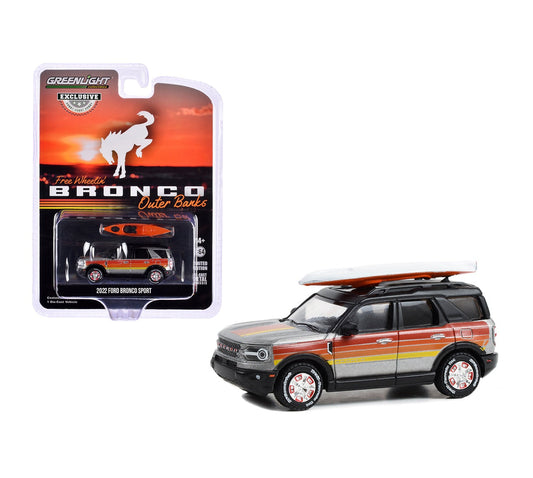Greenlight Collectibles - 2022 Ford Bronco Sport Outer Banks with Rooftop Kayak - Hobby Exclusive - Scale 1/64