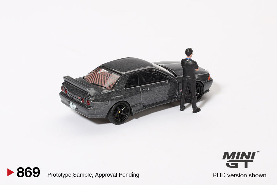 Mini GT - Nissan Skyline GT-R (R32) Gunmetal with Matsuda Figure Tsugio Matsuda Collection - Scale 1/64 MGT00869-R