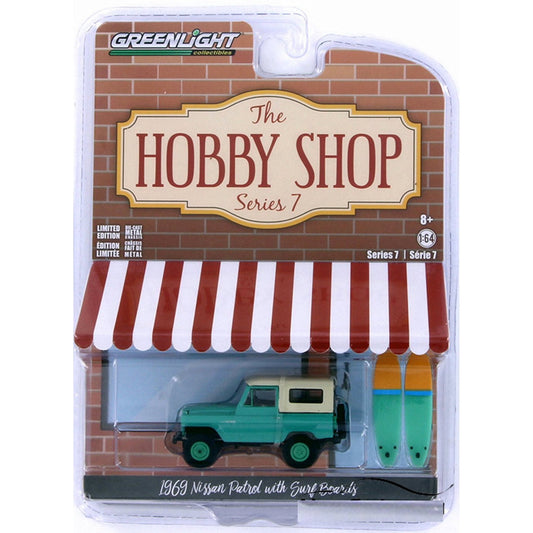 Greenlight - Nissan Patrol 1969 avec planches de surf - Série Hobby Shop - Échelle 1/64
