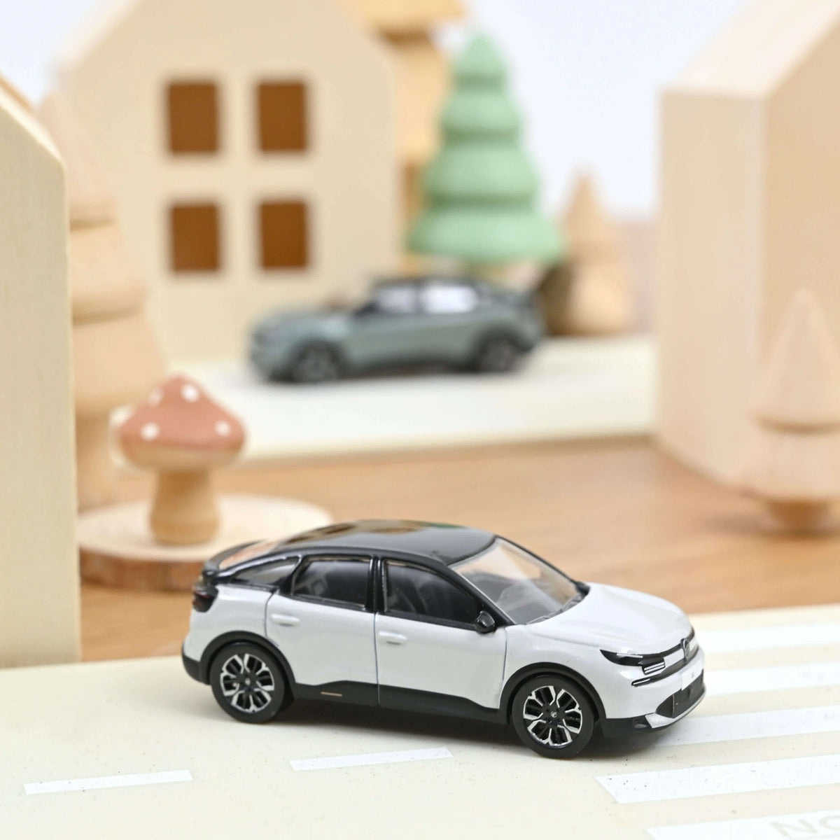 Norev - Citroen C4 2025 Okenite Blanc métallisé et Noir - Échelle 1/64