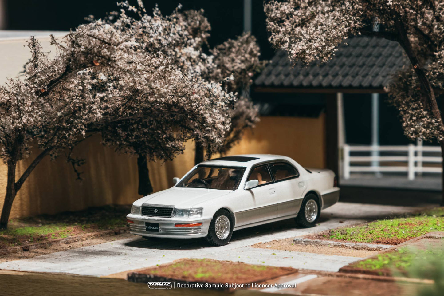 Tarmac Works - Lexus LS400 (UCF10) Pearl White 2001 - GLOBAL64 - 1/64 Scale T64G-082-WH