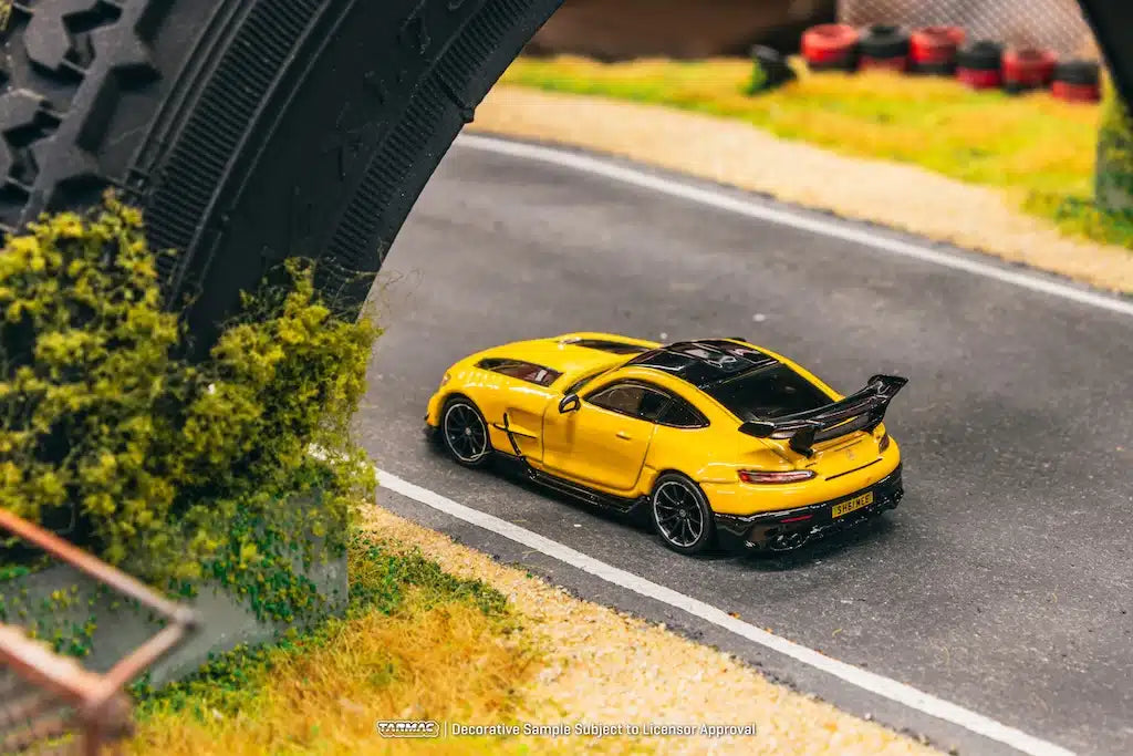Tarmac Works - Mercedes-Benz AMG GT Black Series SHMEE150 - GLOBAL64 - Scale 1/64 T64G-042-SHMEE