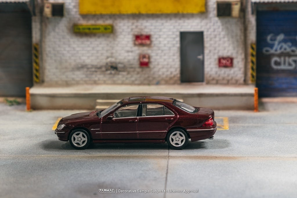 Tarmac Works - Mercedes-Benz S 55 AMG Bordeaux Rouge Métallisé - GLOBAL64 - Échelle 1/64 T64G-072-BO