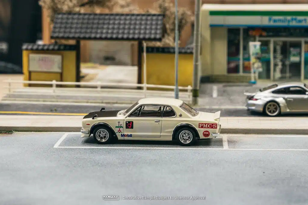 Tarmac Works - Nissan Skyline 2000 GT-R (KPGC10) White "Global64" Series - Scale 1/64 T64G-043-WH2