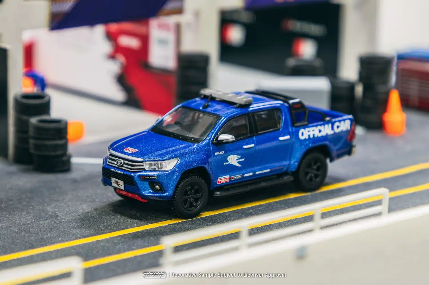 Tarmac Works - Toyota Hilux Fuji Speedway official car - HOBBY64 - Scala 1/64 T64-041-FUJI