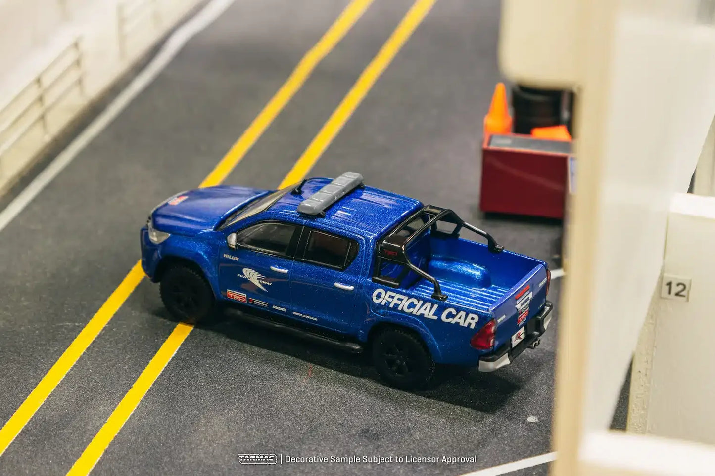 Tarmac Works - Toyota Hilux Fuji Speedway official car - HOBBY64 - Scala 1/64 T64-041-FUJI