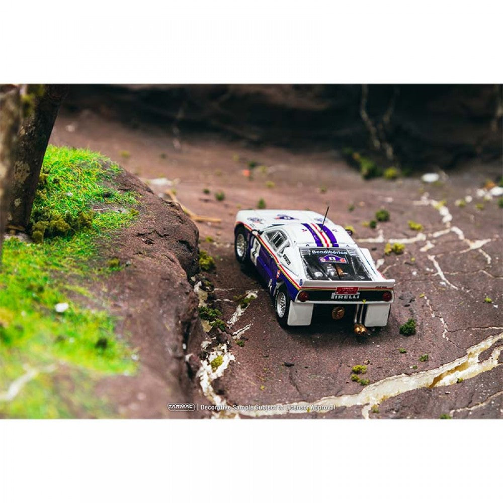 Travaux sur asphalte - Lancia 037 Rally - Rallye Costa Brava 1985 - Échelle 1/64 T64P-TL002-85RCB04