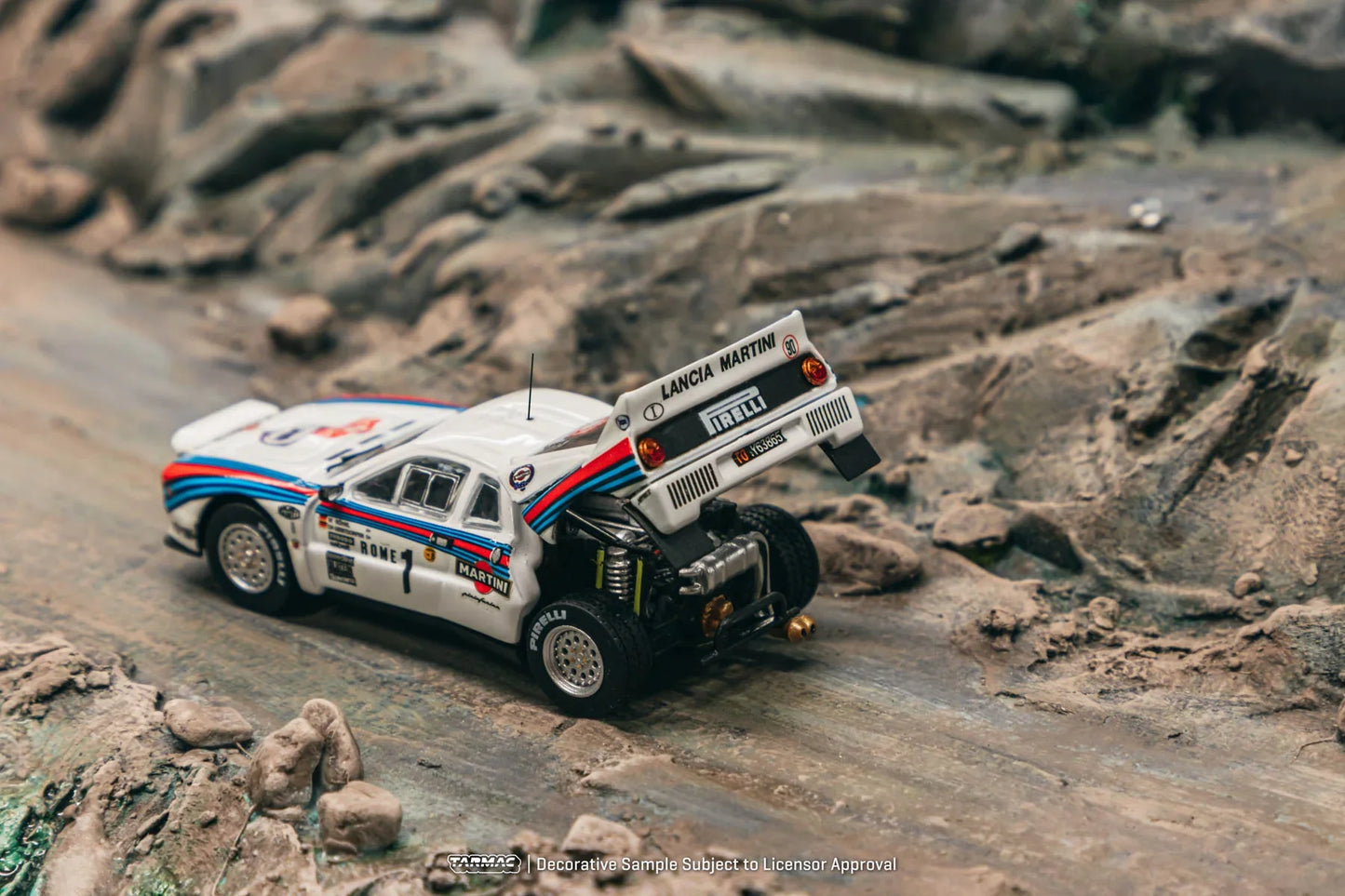 Tarmac Works Lancia 037 Rally - Rally Monte Carlo 1983 Winner W. Rohrl / C. Geistdorfer - Scale 1/64 T64P-TL002-83RMC01