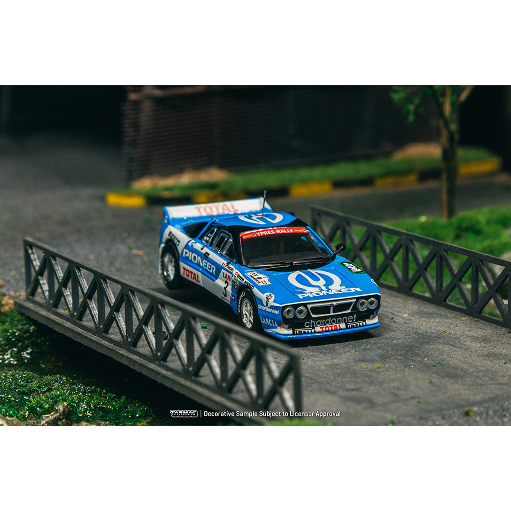 Tarmac Works - Lancia 037 Rally Ypres 24 Hours Rally 1983 - HOBBY64+ - Scala 1/64 T64P-TL002-83YR03