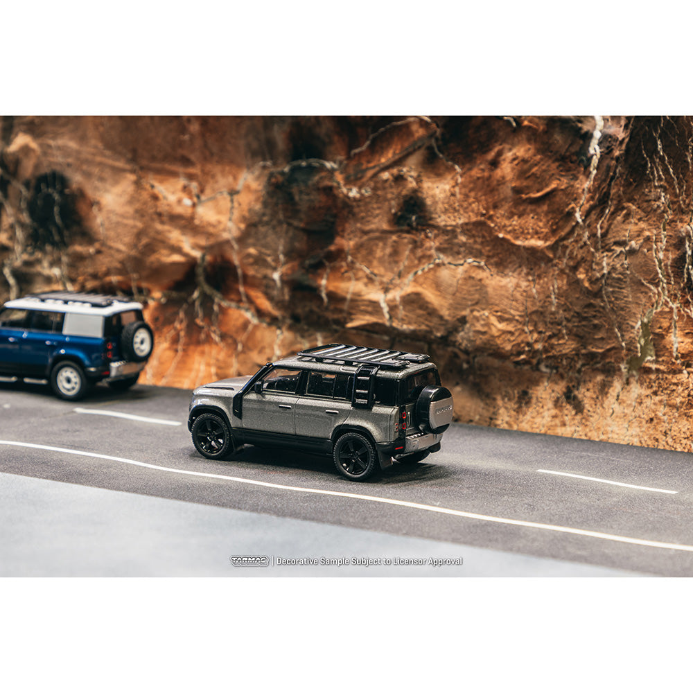 Tarmac Works - Land Rover Defender 110 Gris métallisé - Échelle 1/64 T64G-020-GY