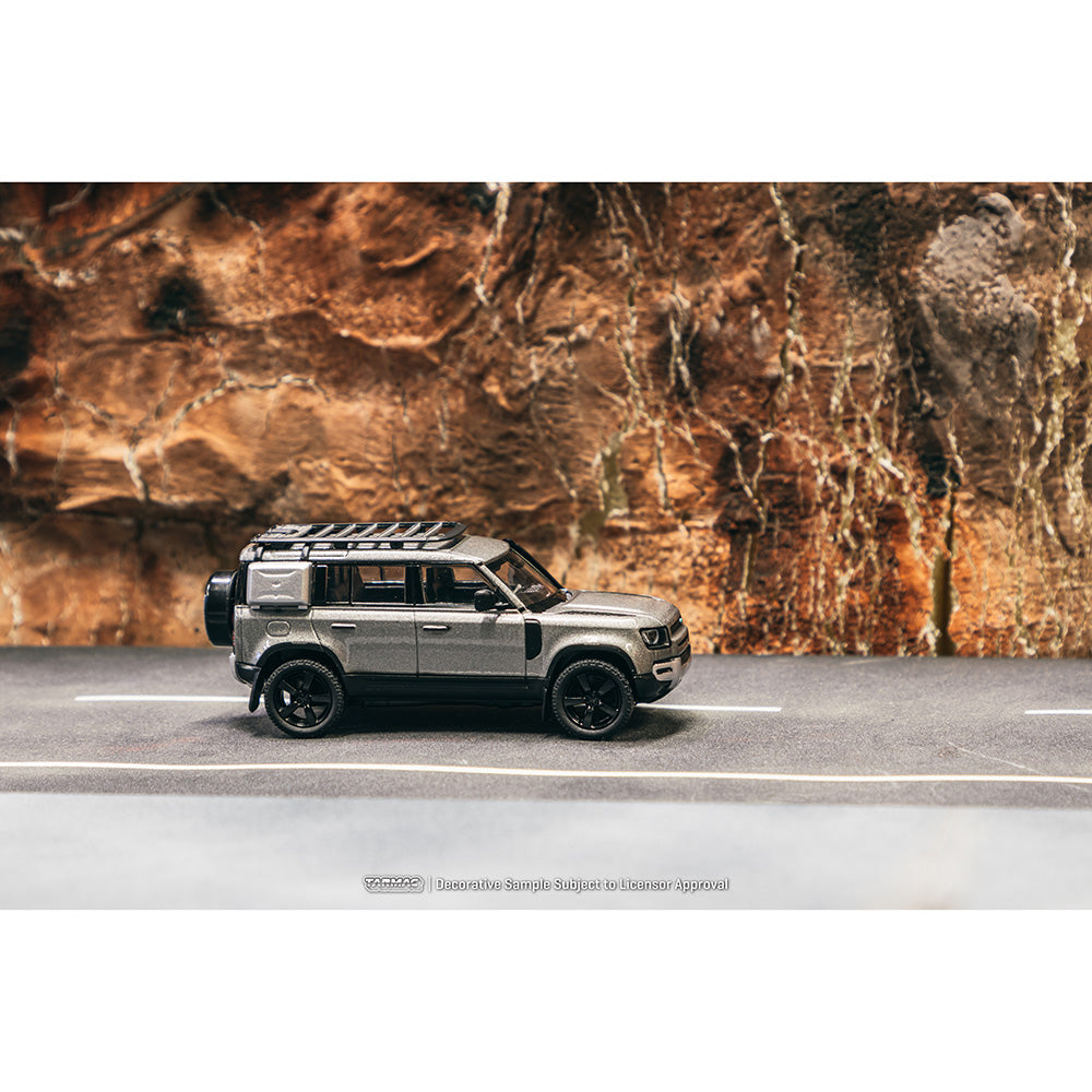 Tarmac Works - Land Rover Defender 110 Gris métallisé - Échelle 1/64 T64G-020-GY