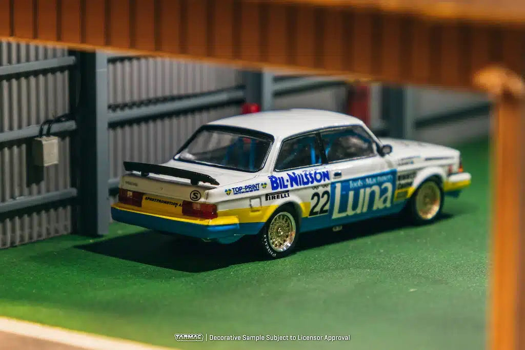Tarmac Works - Volvo 240 Turbo ETCC Zolder 1984 Winner Ulf Granberg / Robert L. Kvist - HOBBY64 - Scale 1/64 T64-050-84ETC22