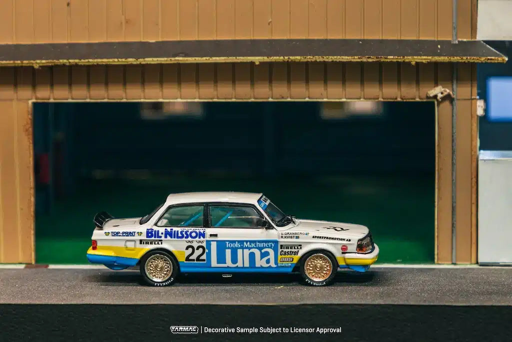 Tarmac Works - Volvo 240 Turbo ETCC Zolder 1984 Winner Ulf Granberg / Robert L. Kvist - HOBBY64 - Scale 1/64 T64-050-84ETC22