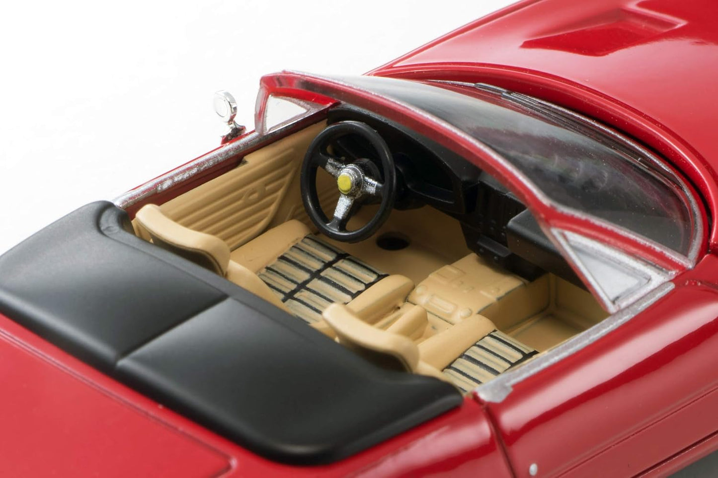 Tomytec Tomica Limited Vintage Neo - Ferrari 365 GTS4 Red - Scale 1/64 311546
