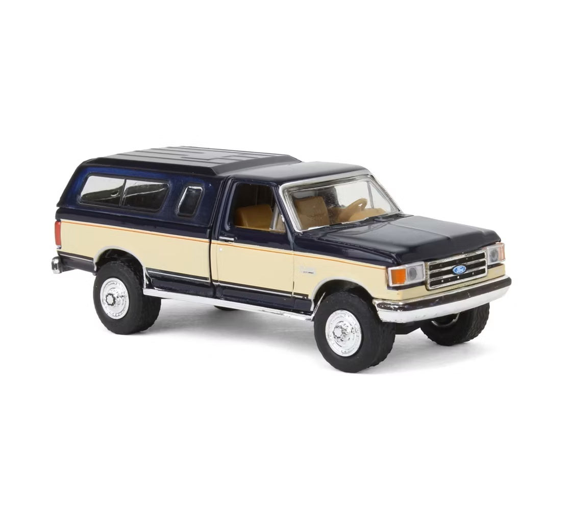 Greenlight - Camion Ford F-150 XLT Lariat 1991 avec coque de camping et pneus de secours - Série Hobby Shop - Échelle 1/64