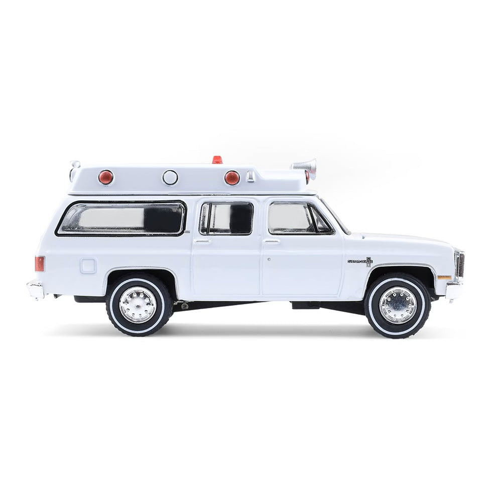 Greenlight Collectibles - Ambulance Chevrolet Suburban Custom Deluxe 1983 - Échelle 1/64