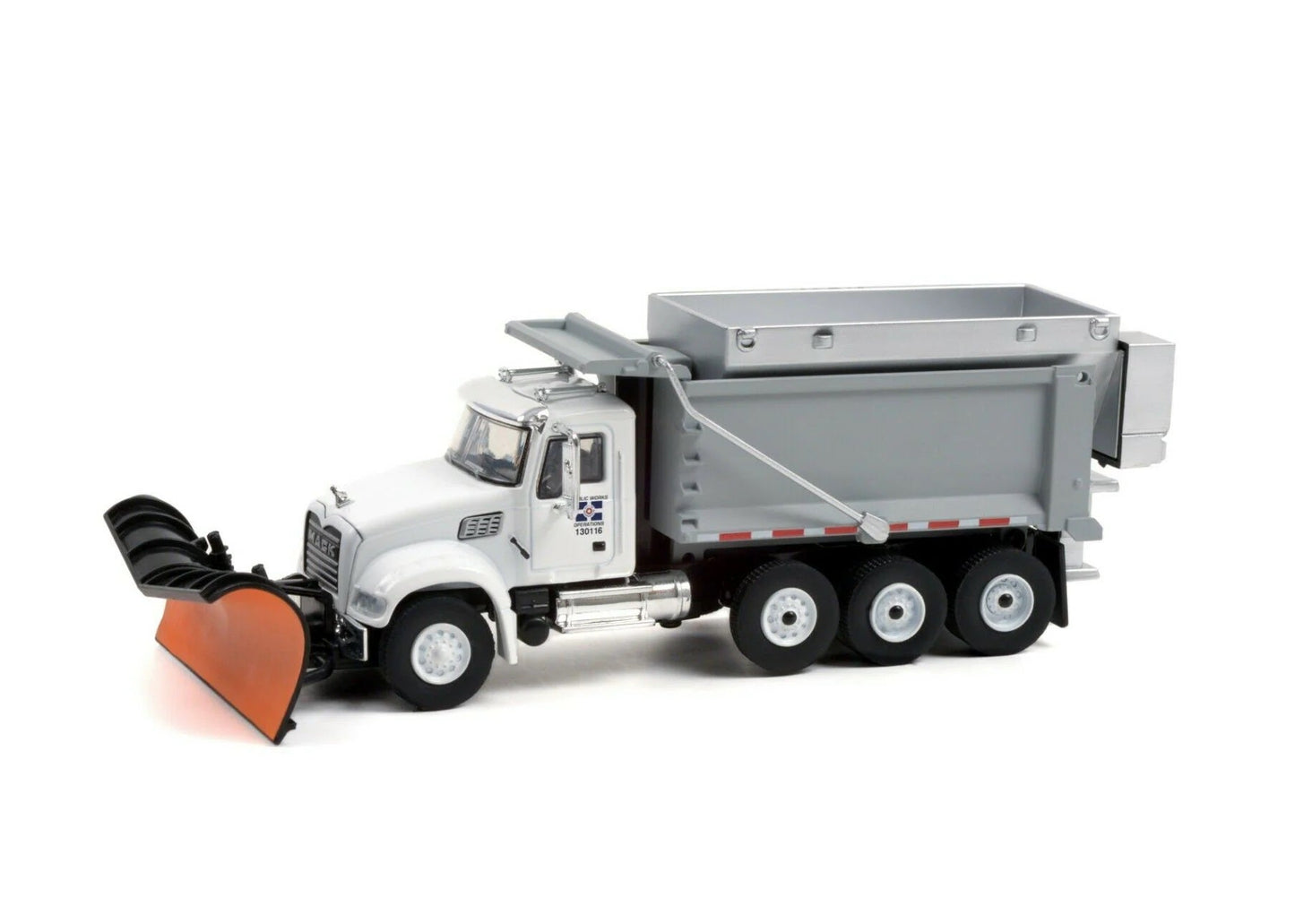 Greenlight - 2019 Mack Granite Dump Truck w/ Snow Plow and Salt Spreader - Series SD Trucks - 1/64 Scale