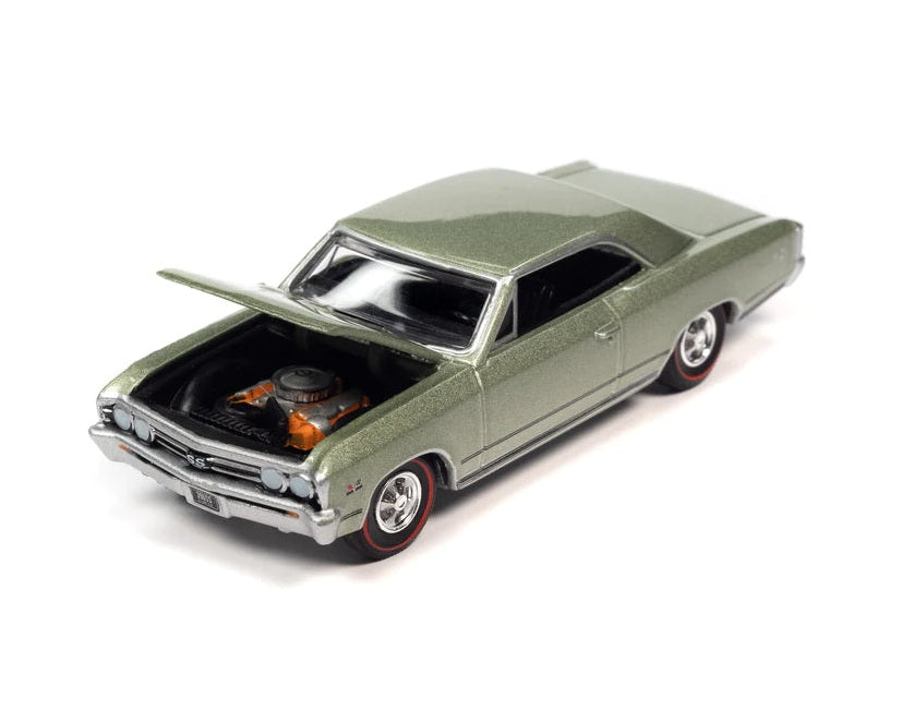 Auto World - 1967 Chevy Chevelle SS 396 Mountain Green Poly - Scala 1/64