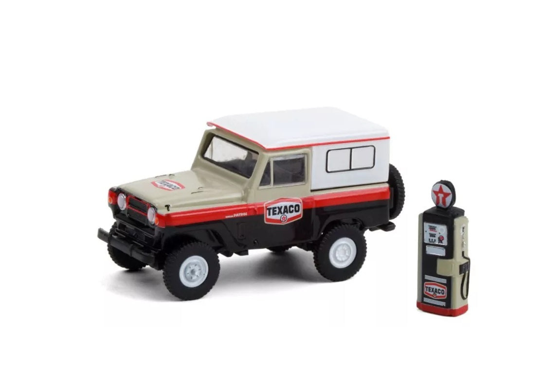 Greenlight - 1967 Nissan Patrol with Gas Pump Texaco Series Hobby Shop - Scale 1/64