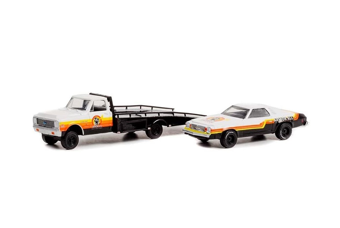 Greenlight Collectibles - 1972 Chevrolet C-30 Ramp Truck with 1976 Chevrolet Chevelle Laguna - Series HD Trucks - Scale 1/64