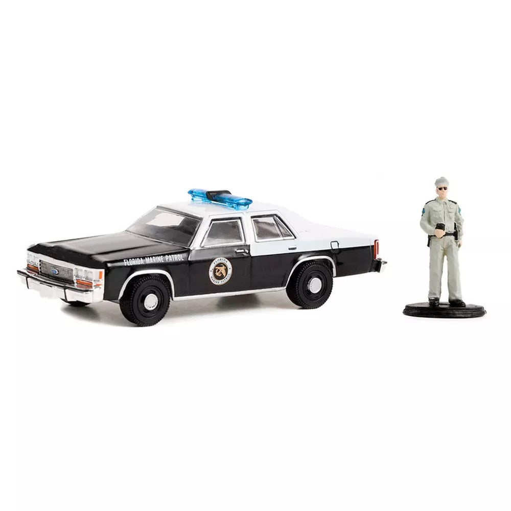Greenlight - 1990 Ford LTD Crown Victoria with Police Officer Series Hobby Shop - Scale 1/64