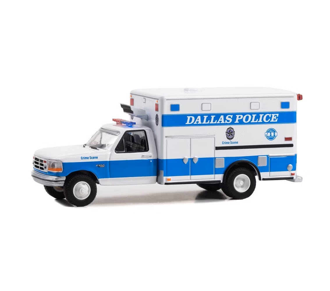 Greenlight - 1992 Ford F-350 Ambulance Dallas Police Crime Scene - Series First Responders - Scale 1/64
