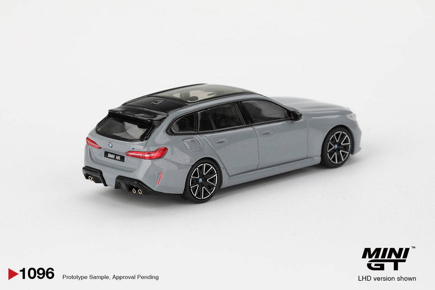 [PRE-ORDER] - Mini GT - BMW M5 Touring Brooklyn Gray Metallic 2025 - Scale 1-64 MGT01096-L