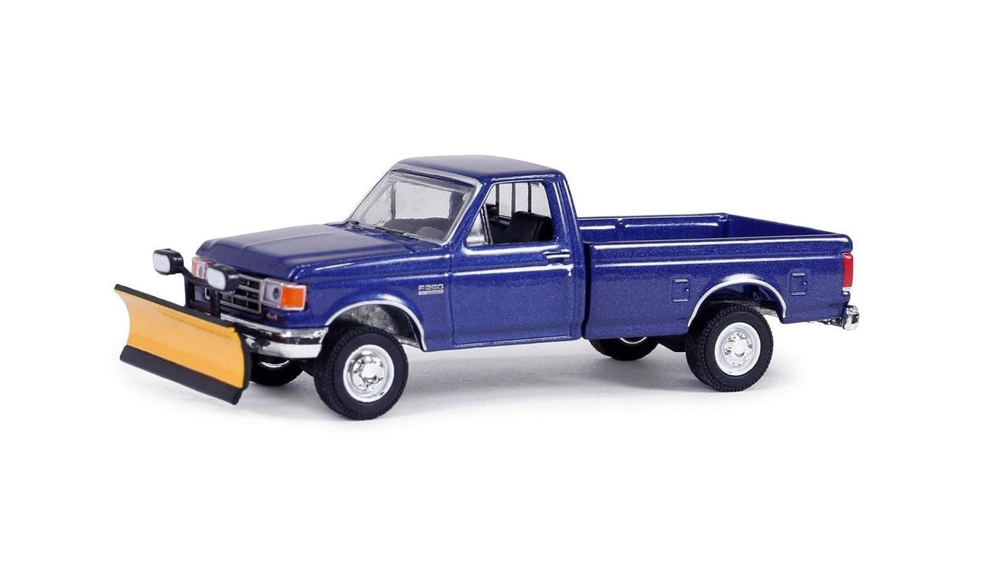 Greenlight - 1991 Ford F-250 XL with Snow Plow Series Blue Collar - Scale 1/64