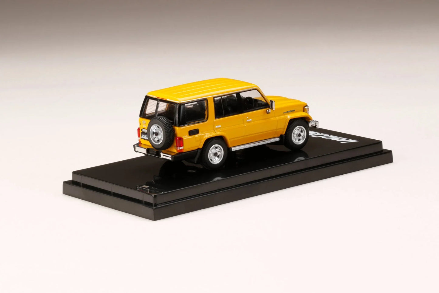 Hobby Japan - Toyota Land Cruiser 70 ZX 4door 1994 Yellow - Scala 1/64 HJ641038AY