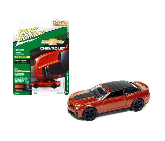 Johnny Lightning - 2013 Chevrolet Camaro ZL1 Convertible Inferno Orange "Classic Gold Collection" - Scala 1/64