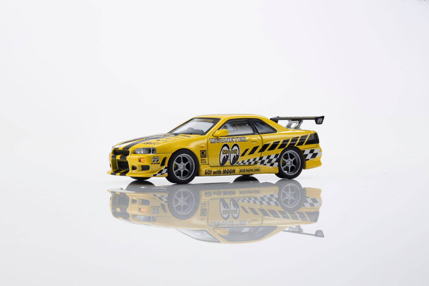 [PRE-ORDER] Kyosho - Nissan Skyline GTR (R34) MOONEYS 2 with led 2026 - Scala 1/64 07134LM2