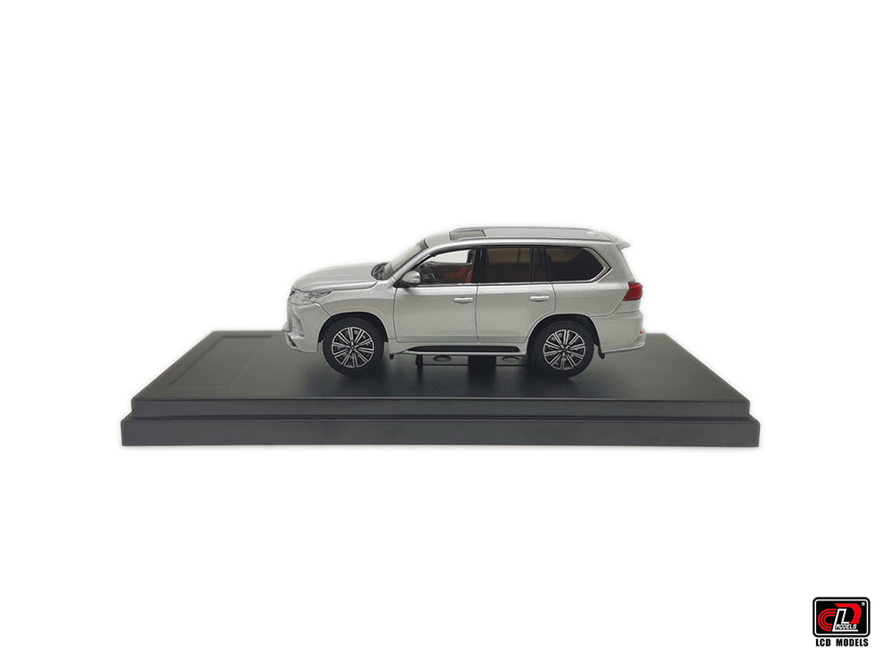 LCD Models - Lexus LX570 Silver - Scala 1/64 LCD64017-SI