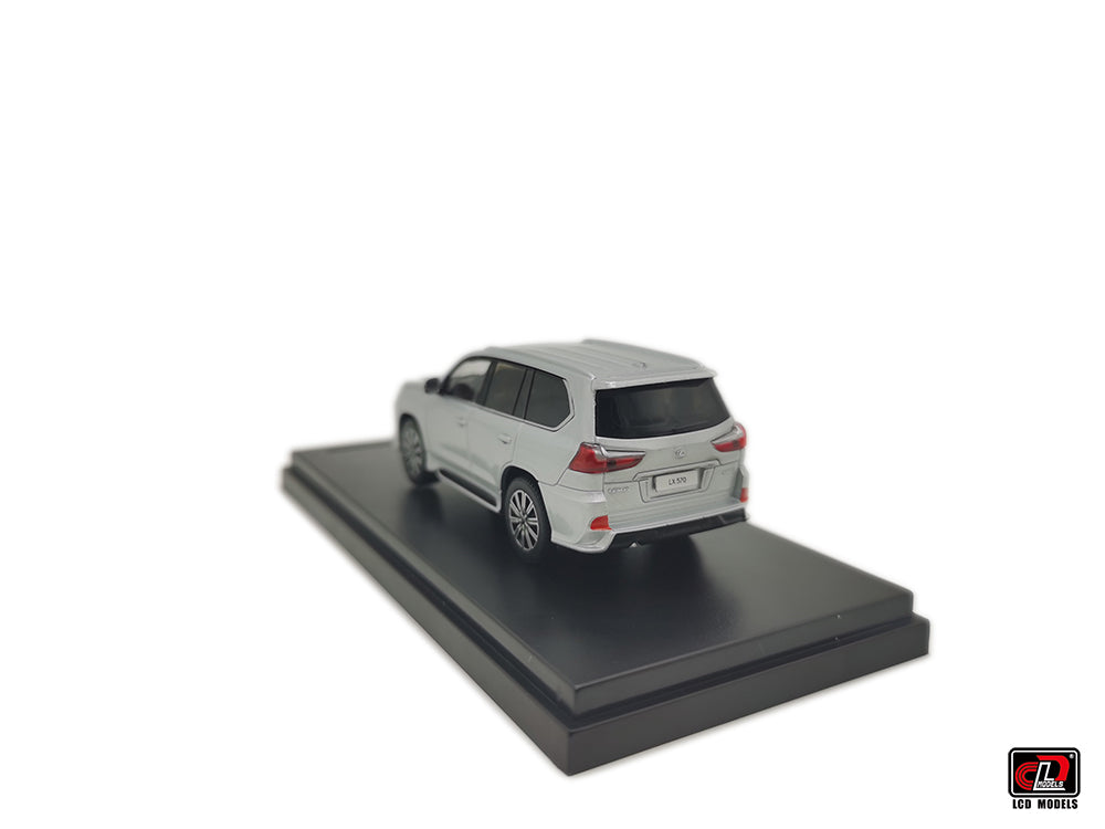 LCD Models - Lexus LX570 Silver - Scala 1/64 LCD64017-SI