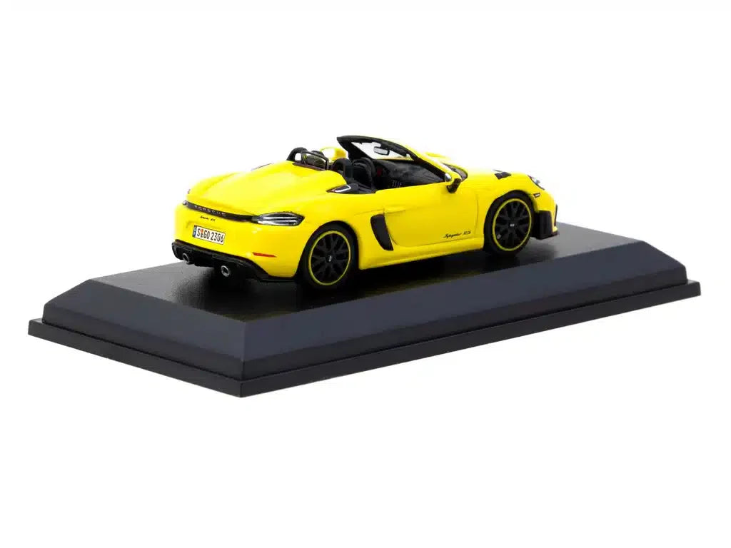 Tarmac Works - Porsche 718 Spyder RS ​​Limited 1776 Yellow Collab64 Minichamps - Scale 1/64 643064007