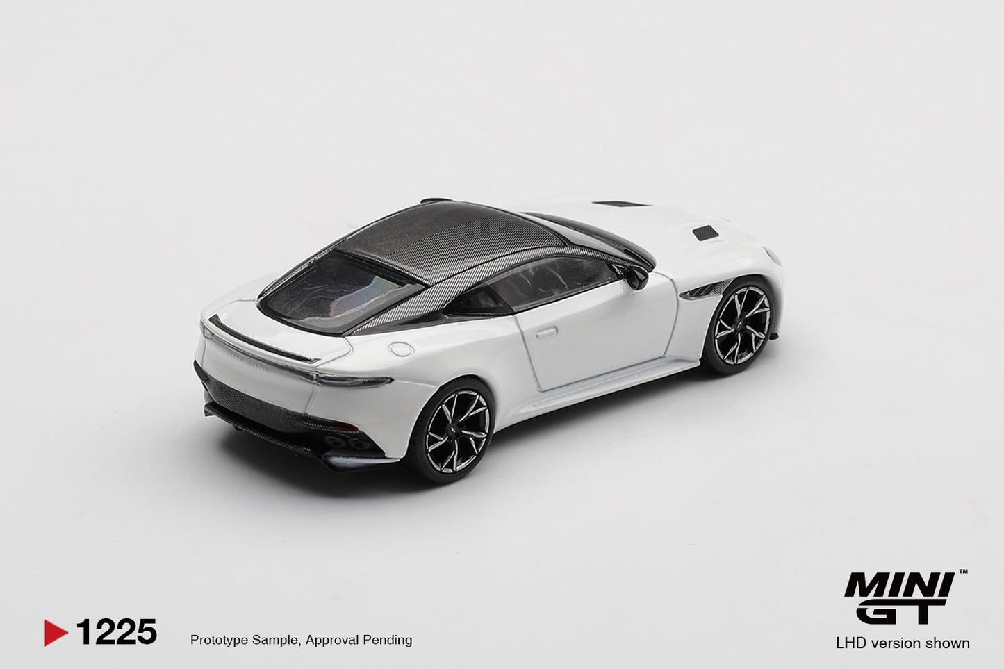 [PRE-ORDER] - Mini GT - Aston Martin DBS Stratus White 2024 - Scala 1/64 MGT01225-L