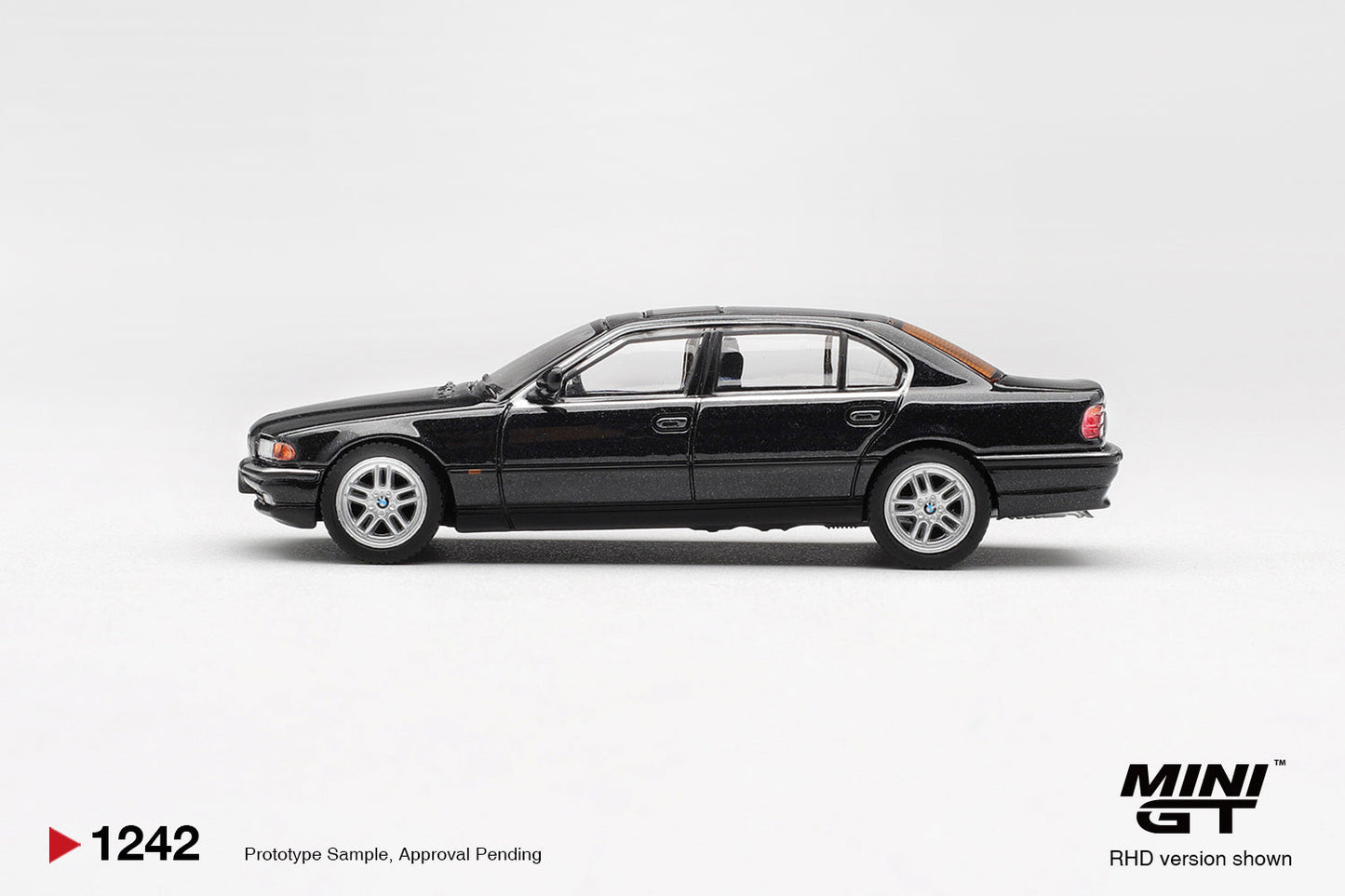 [PRE-ORDER] Mini GT - BMW 750IL Black Sapphire 1999 - Scala 1/64 MGT01242-L