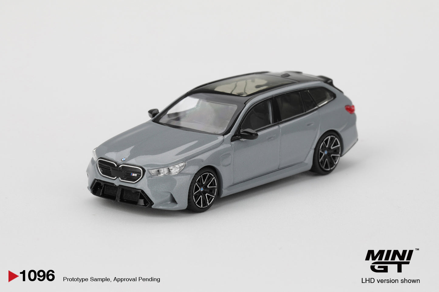 <span translate="no"><span translate="no">Mini GT</span></span> - BMW M5 Touring Brooklyn Grey Metallic 2025 - Échelle 1/64 MGT01096-L