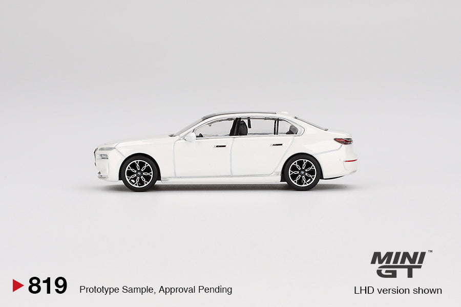 Mini GT - BMW i7 xDrive60 Mineral White - Scale 1/64 MGT00819-L
