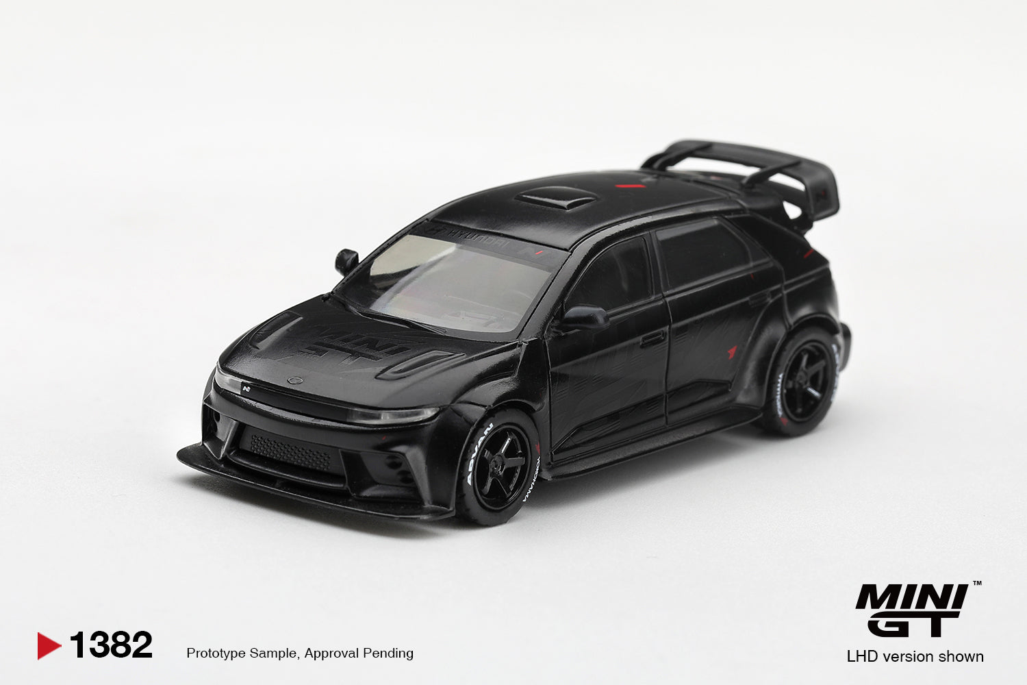 MINI GT Main Line – 1-64 Specialist