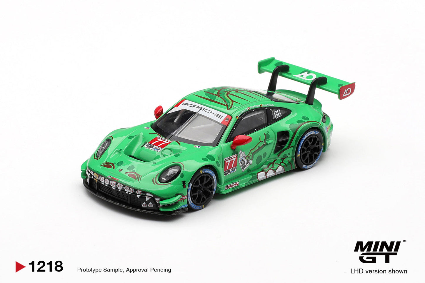 [PRÉCOMMANDE] - Mini GT - Porsche 911 GT3 R (992) n° 77, vainqueur de sa catégorie aux 12 Heures de Sebring IMSA 2025 (AO Racing) - Échelle 1/64 MGT01218-L
