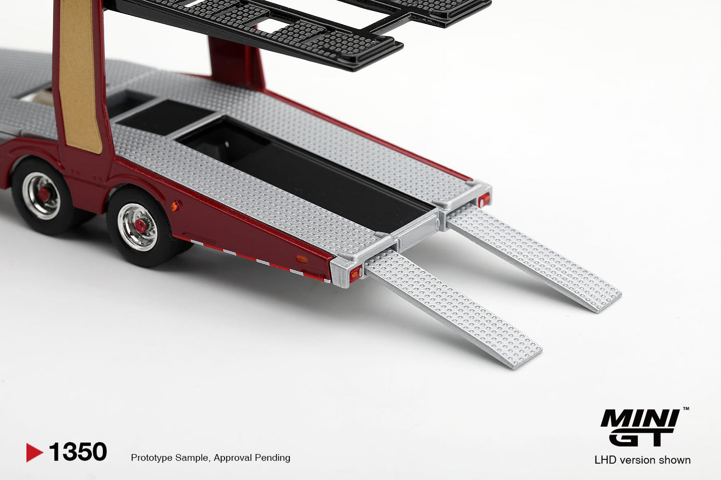 [PRE-ORDER] Mini GT - Scania 770S A6x4NA Car Transporter V8 50th anniversary + Car transporter Red - Scala 1/64 MGT01350-L