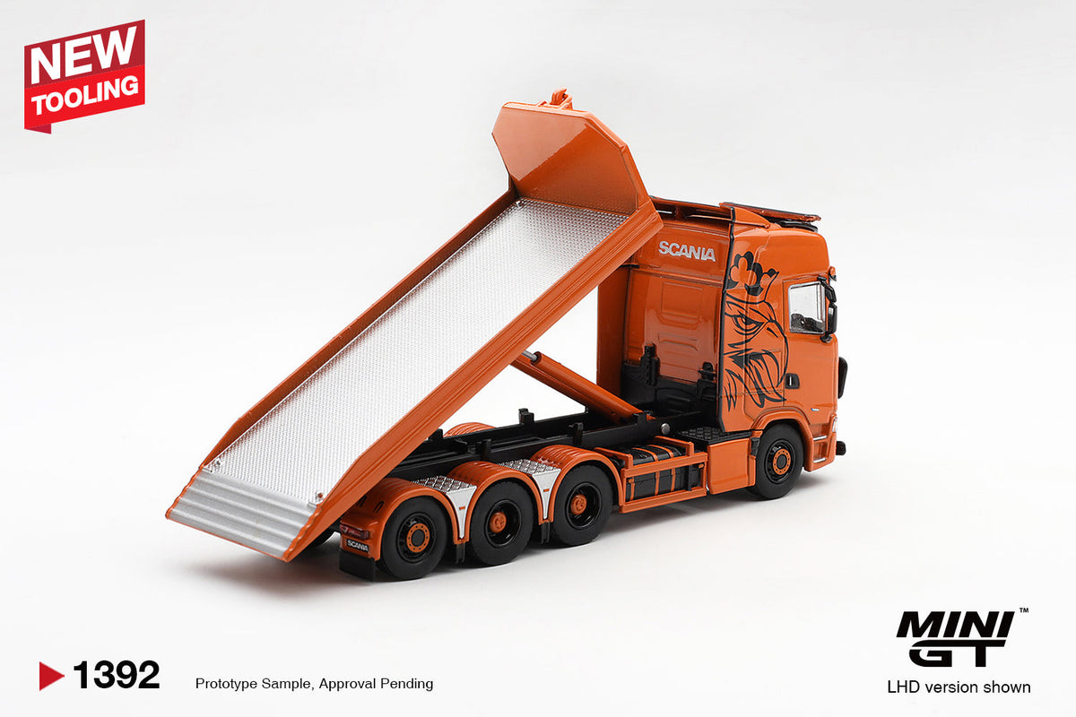 [PRE-ORDER] Mini GT - Scania 770S B8X4NA Hooklift Flatbed Orange 2025 - 1/64 Scale MGT01392-L