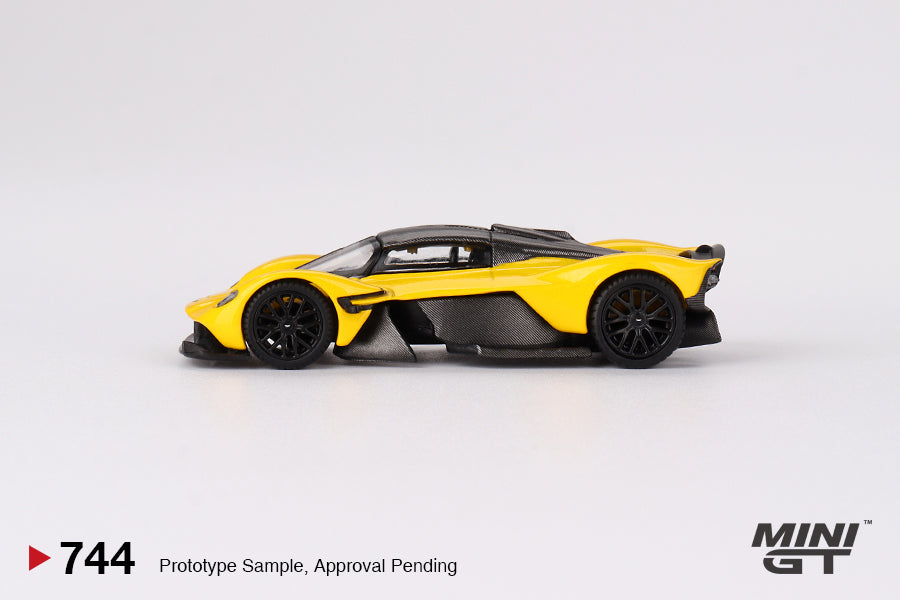 Mini GT - Aston Martin Valkyrie Sunburst Yellow - Scale 1/64 MGT00744