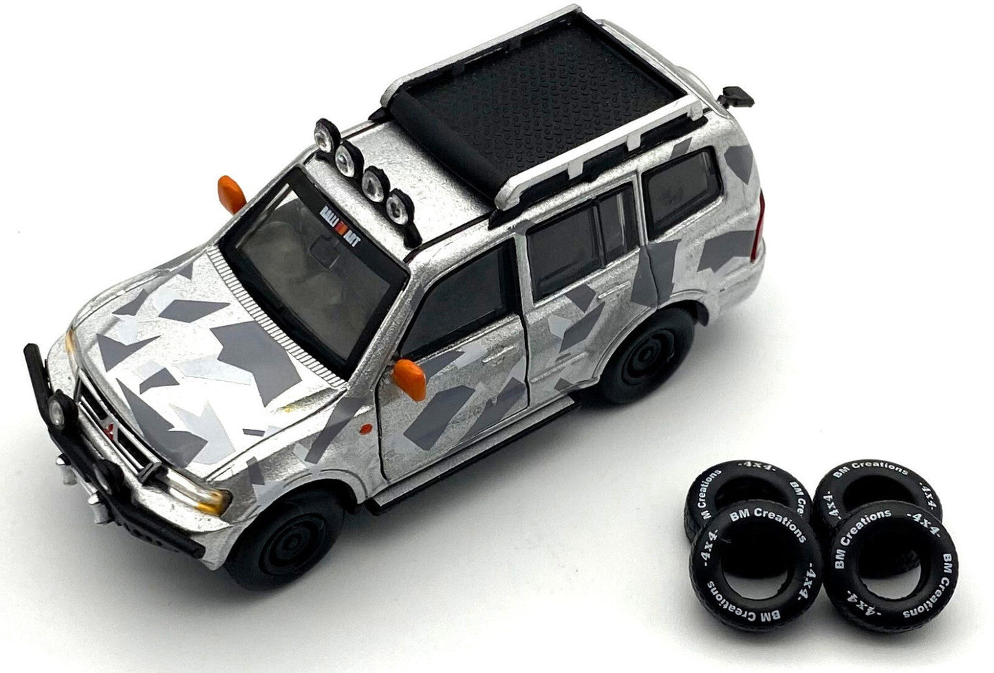 BM Creations - Mitsubishi 3Gen Pajero Ice Pack LHD - Scale 1/64 64B0048