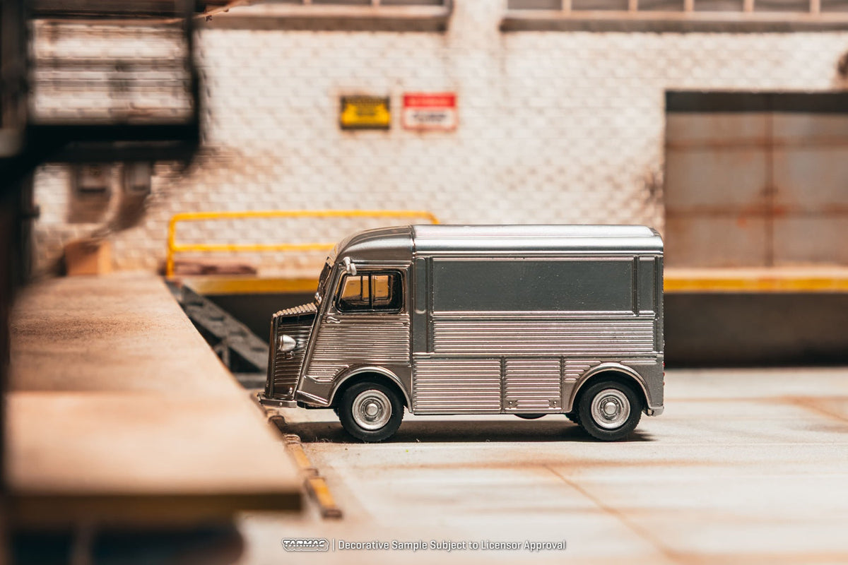 [PRE-ORDER] Tarmac Works - Citroen Type H Silver 1969 - GLOBAL64 - 1/64 Scale T64G-102-SL