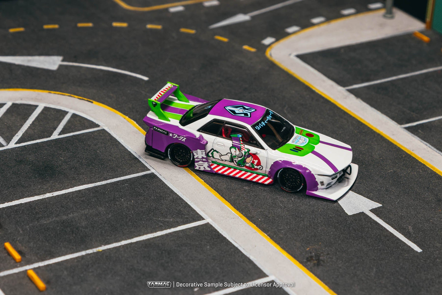 [PRE-ORDER] Tarmac Works - LB- KAIDO WORKS R32 Nissan Skyline Buzz Lightyear - HOBBY64 - 1/64 Scale T64-097-BUZZ