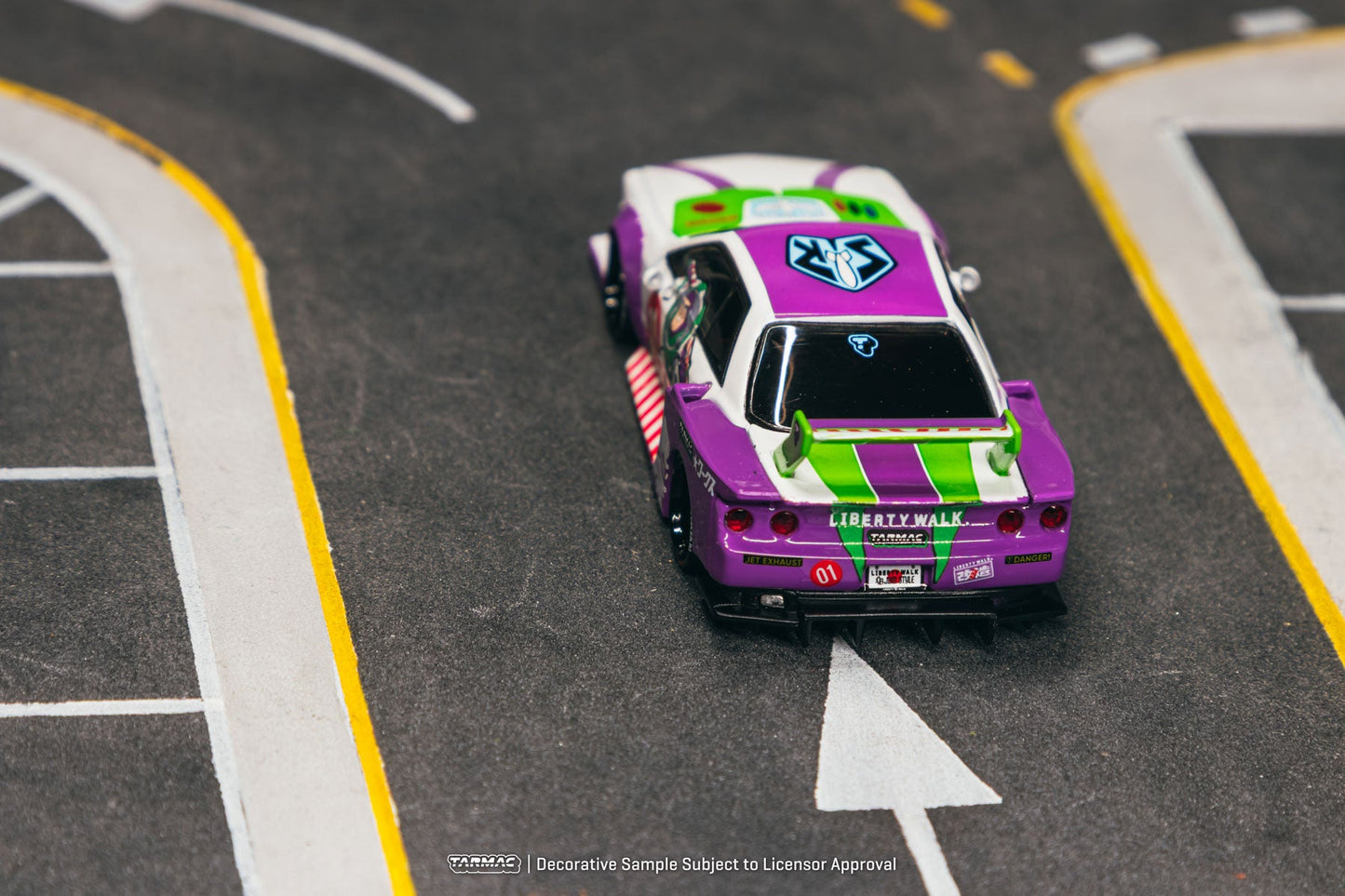 [PRE-ORDER] Tarmac Works - LB- KAIDO WORKS R32 Nissan Skyline Buzz Lightyear - HOBBY64 - 1/64 Scale T64-097-BUZZ
